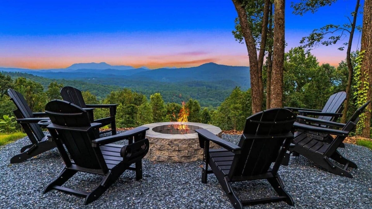 Tuxedo House | Brand New 5-Bedroom Modern Mountain Top Home