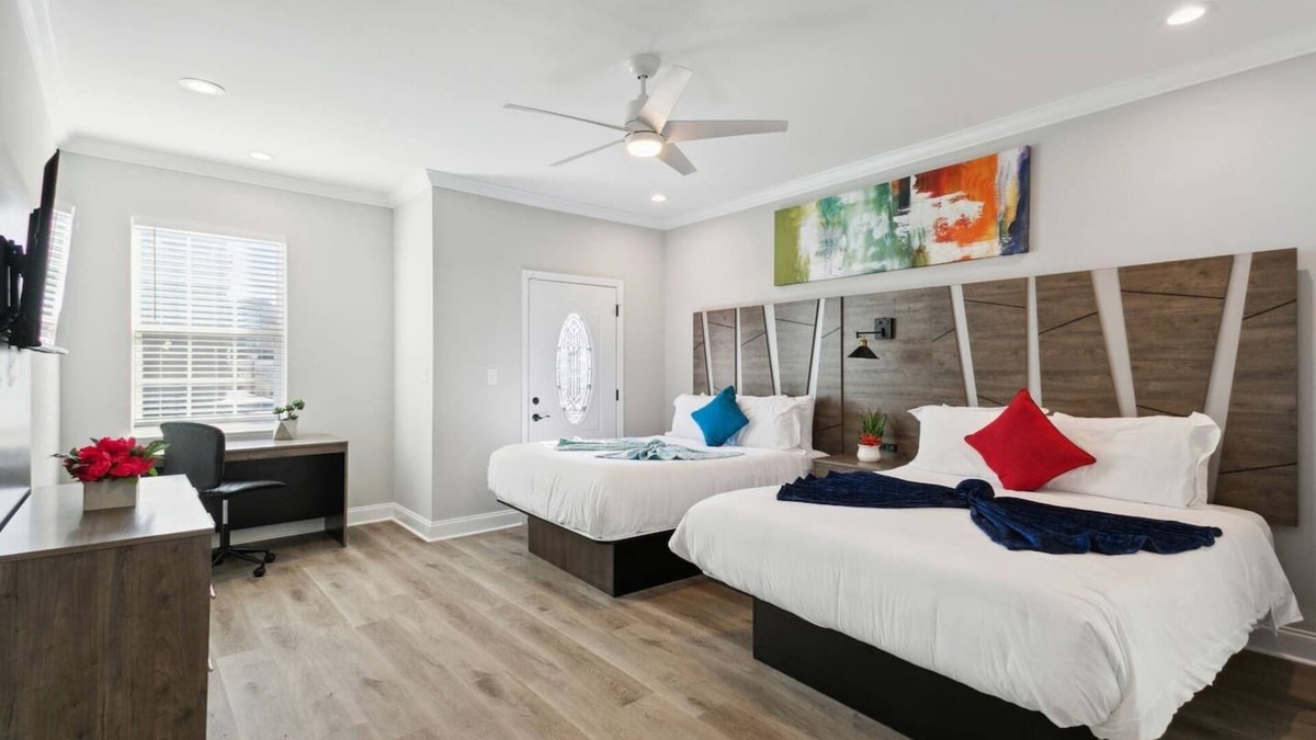 Tulane - Gravier House | Brand New 5BR, Outdoor Seating, Parking