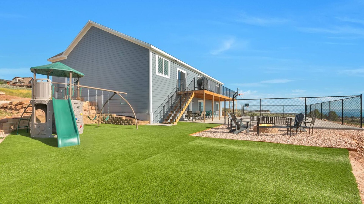 Sweetwater House | Brand new 9 bed 6 bath house with beautiful lake view and pickleball sport court