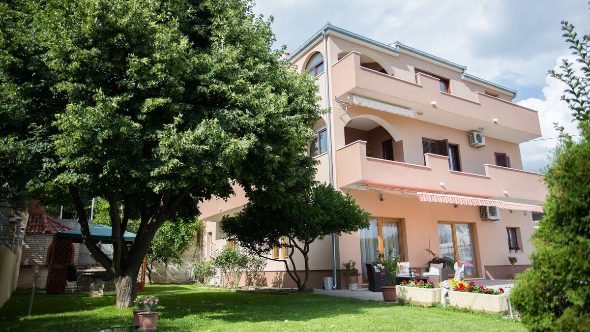 Kastela Apartment | Brand new apartment Losko with big garden and BBQ