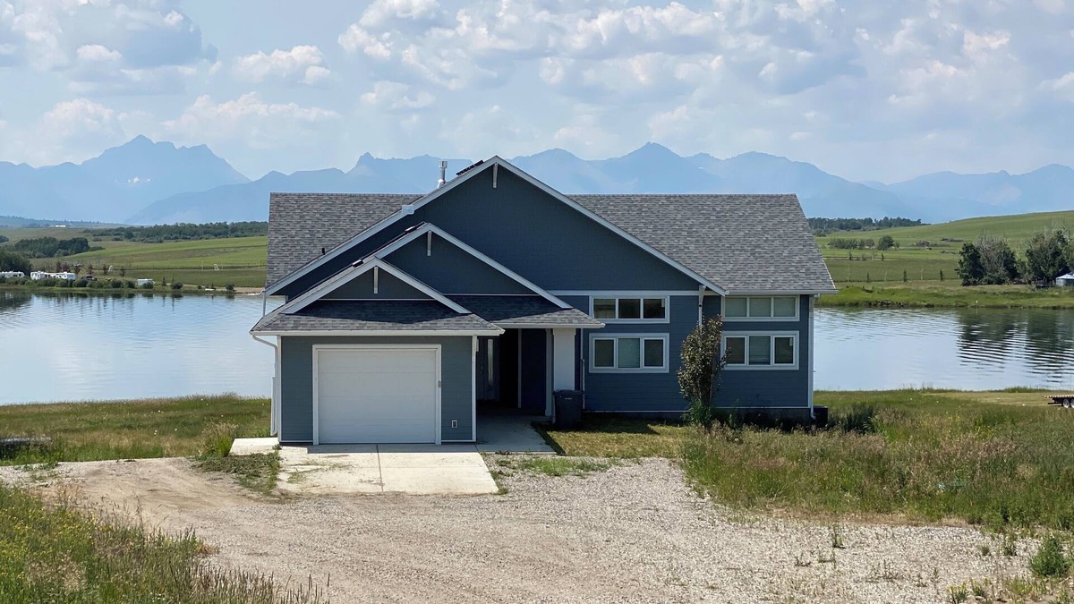 Mountain View House | Brand new beautiful home with best view outside of Waterton Park. BOTTOM suite.