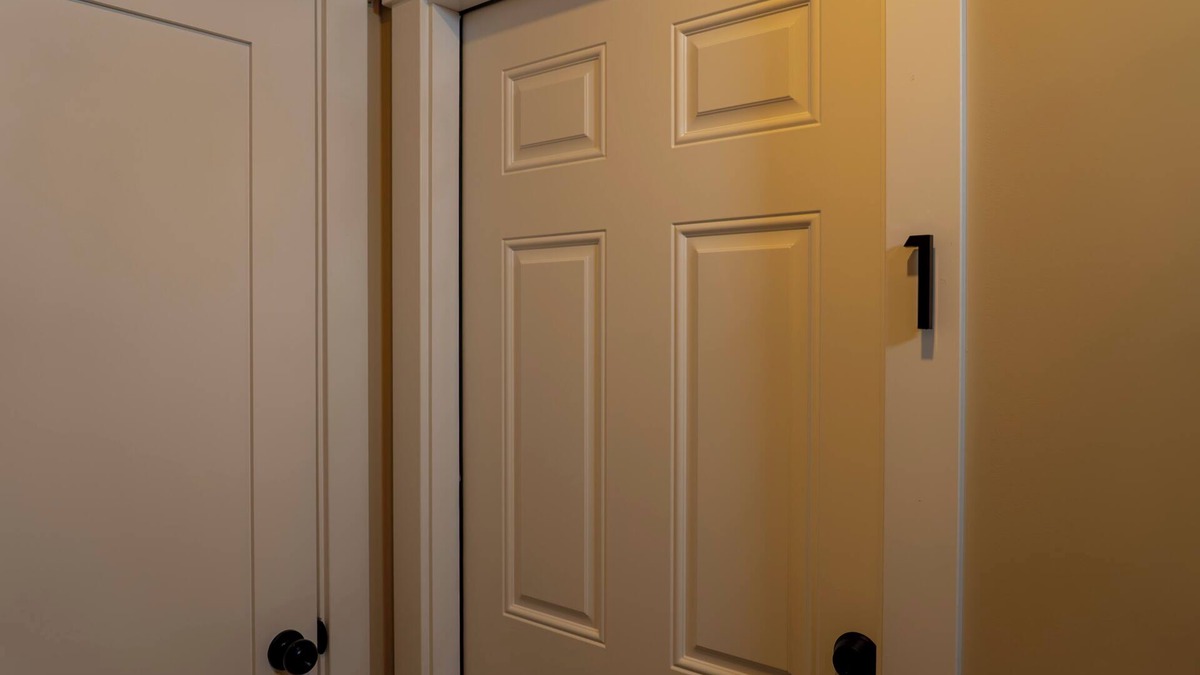 Limon House | Brand NEW beautiful High end Hotel style room ,Limon Free dedicated EV Charging