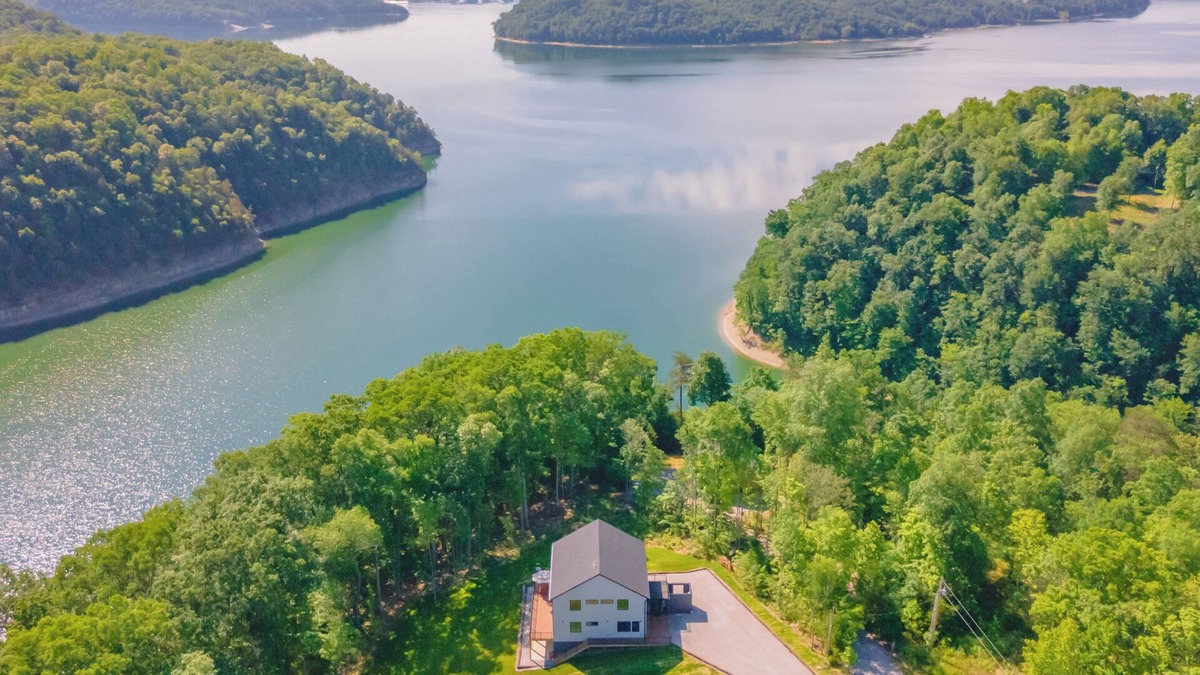 Nancy House | Brand new custom lake house with breathtaking panoramic views