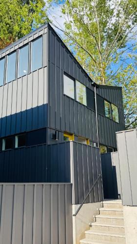 Northgate House | Brand New Designer House 15min to downtown