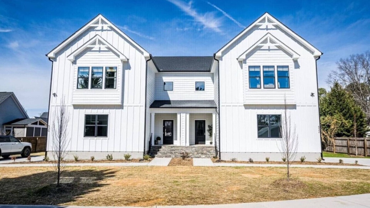 Apex Apartment | Brand New-Downtown Apex-4BD/4BA-Gameroom-2 Kings!