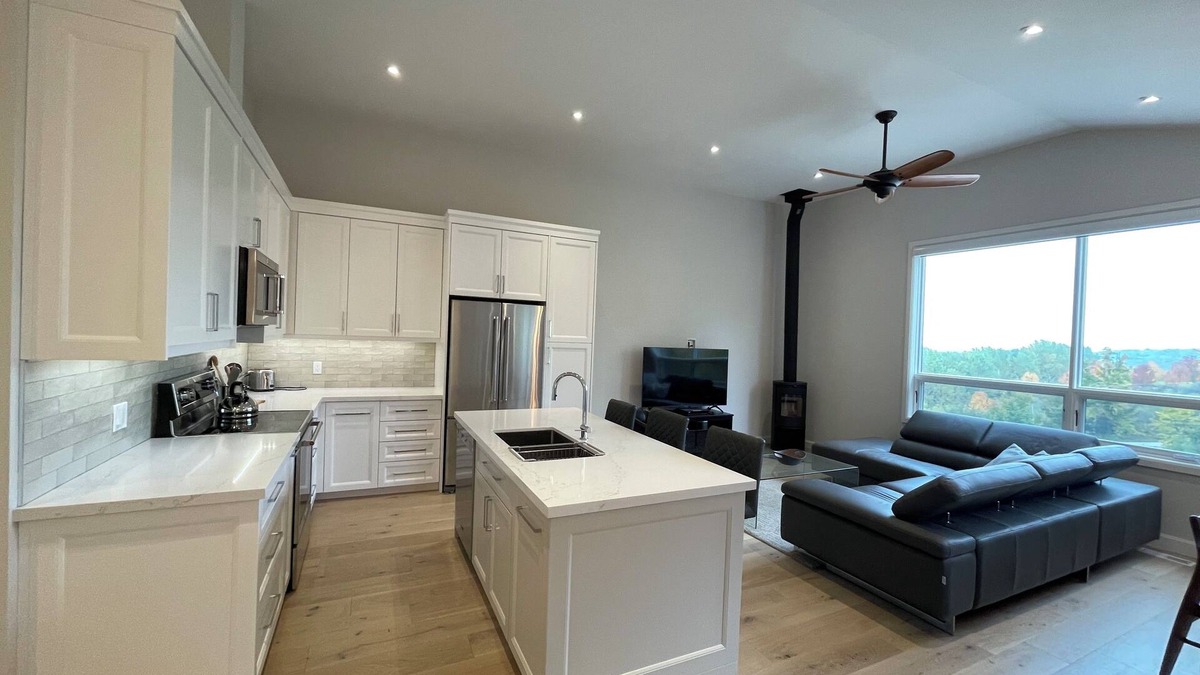 Mansfield Ski Chalet | Brand New Exclusive Chalet with Spectacular Views and Hot Tub