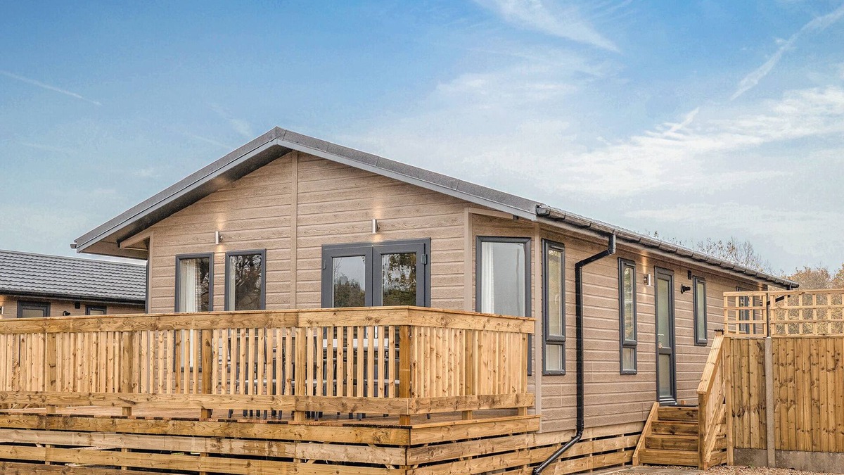 Downham Market Ski Chalet | Brand new for 2023. Luxury lodge with a stylish finish.
