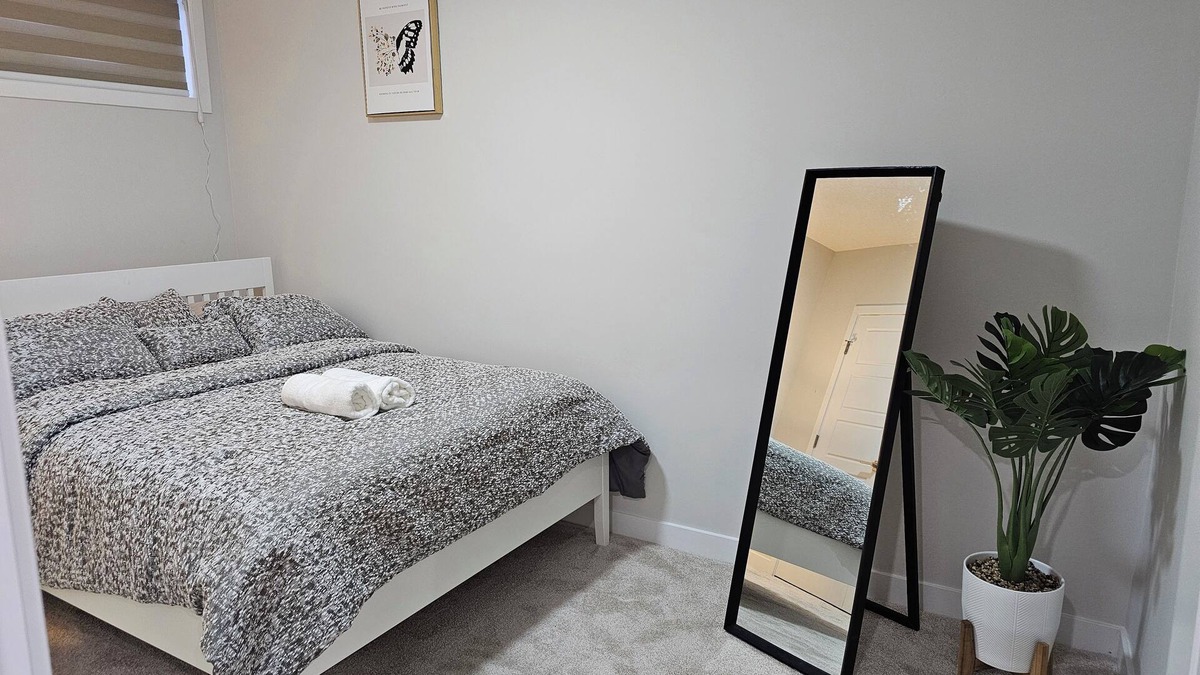 Southeast Calgary Apartment | Brand-New Guest House (2 bedrooms)