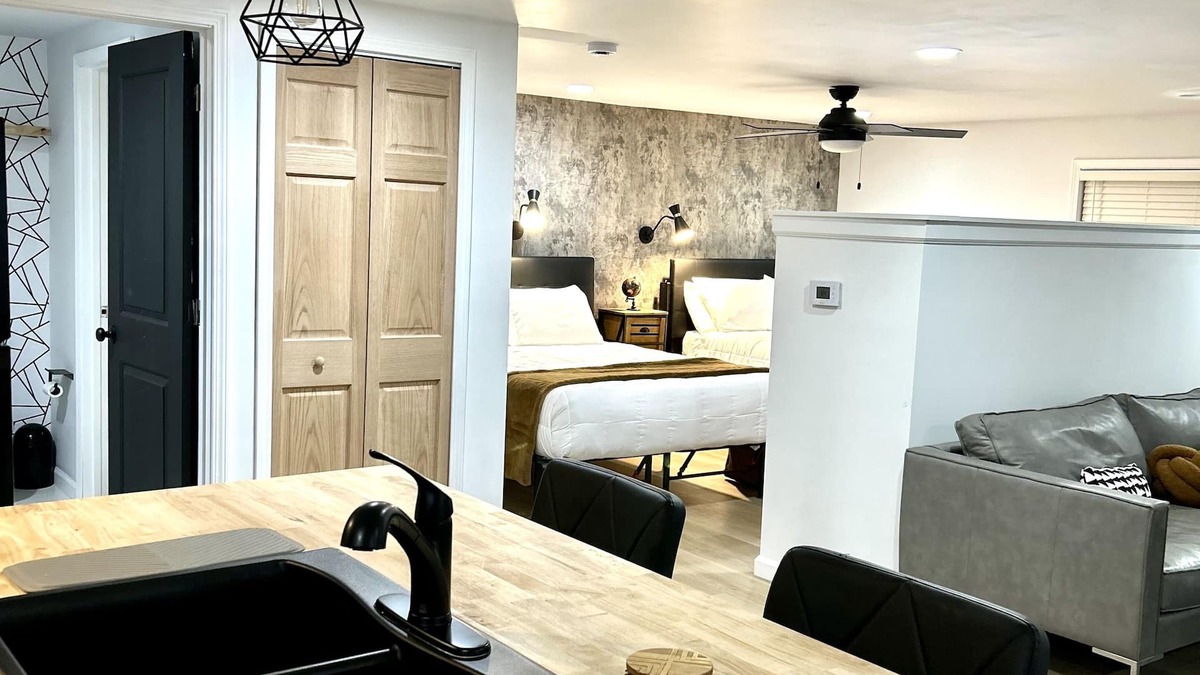 Detroit Apartment | Brand new guest house urban oasis