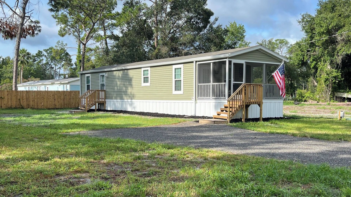 Satsuma House | Brand New Home Perfect for Travelers, Snow-Birds, Bikers & Fisherman