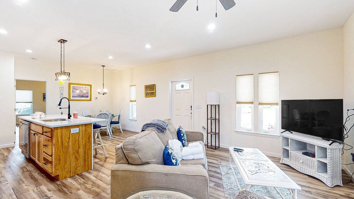 Port St. Joe House | Brand-new home with hangar, central AC, & full kitchen - dog-friendly