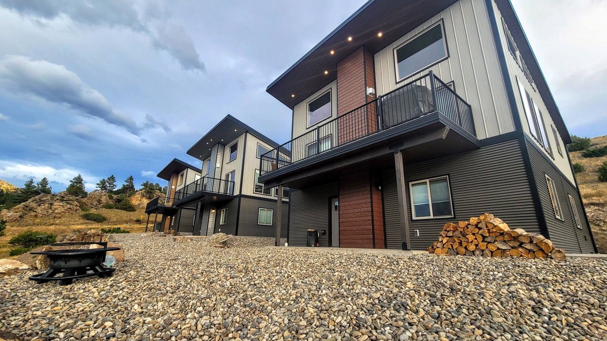 Wolf Creek House | BRAND NEW HOME with the BEST VIEW OF THE MISSOURI RIVER
