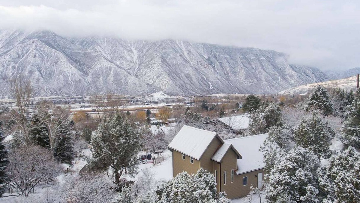 Glenwood Springs House | Brand new house between town and public land, with beautiful views!