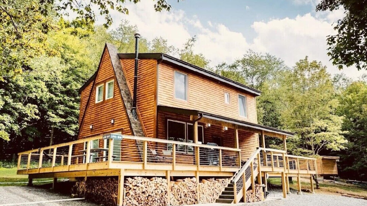 Markleton House | Brand new house in Laurel Highlands with Sauna and Cold Plunge. 5 acres of land