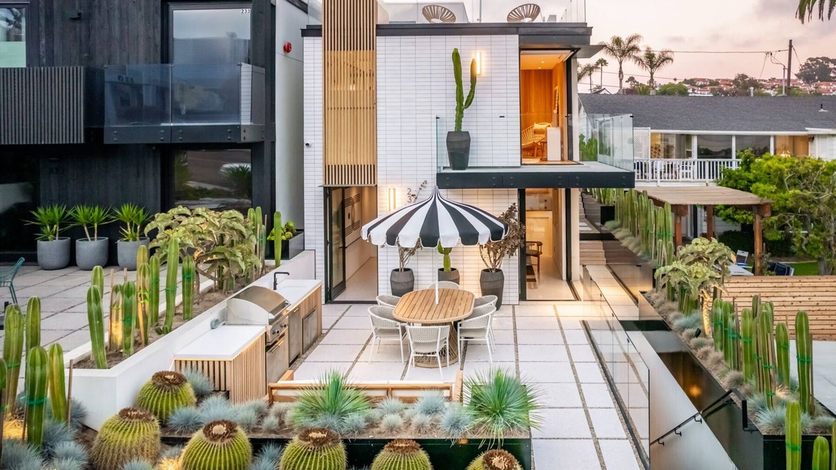 Encinitas House | BRAND NEW LUXURY BEACHFRONT HOME @ MOONLIGHT BEACH