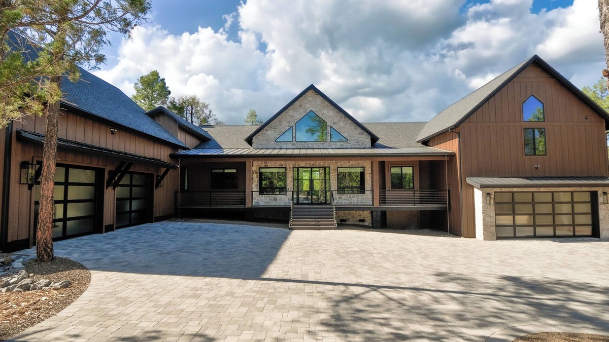 Torreon Cabin | Brand New Luxury Cabin! 5500sf/MoviTheatr/HotTub/4KingSuite/Gym&Billiard