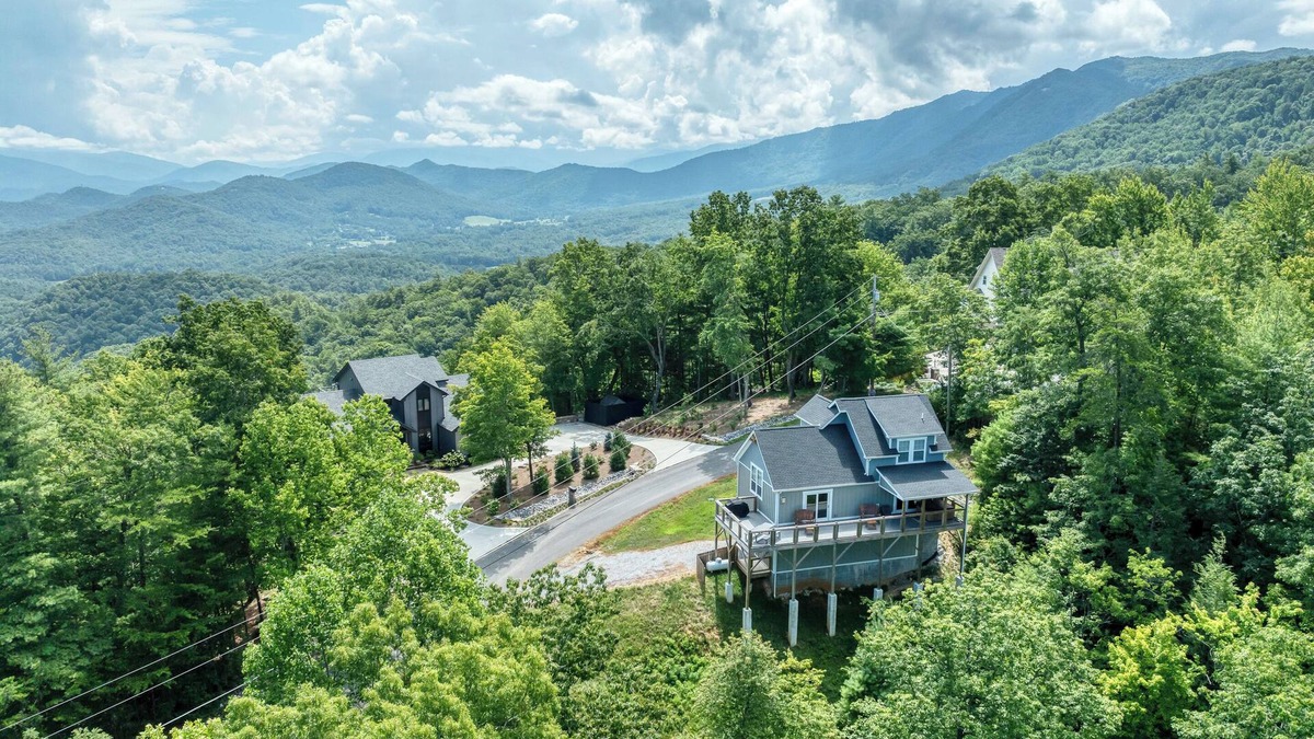 Townsend House | Brand new luxury home with a magnificent view , and luxurious hot-tub