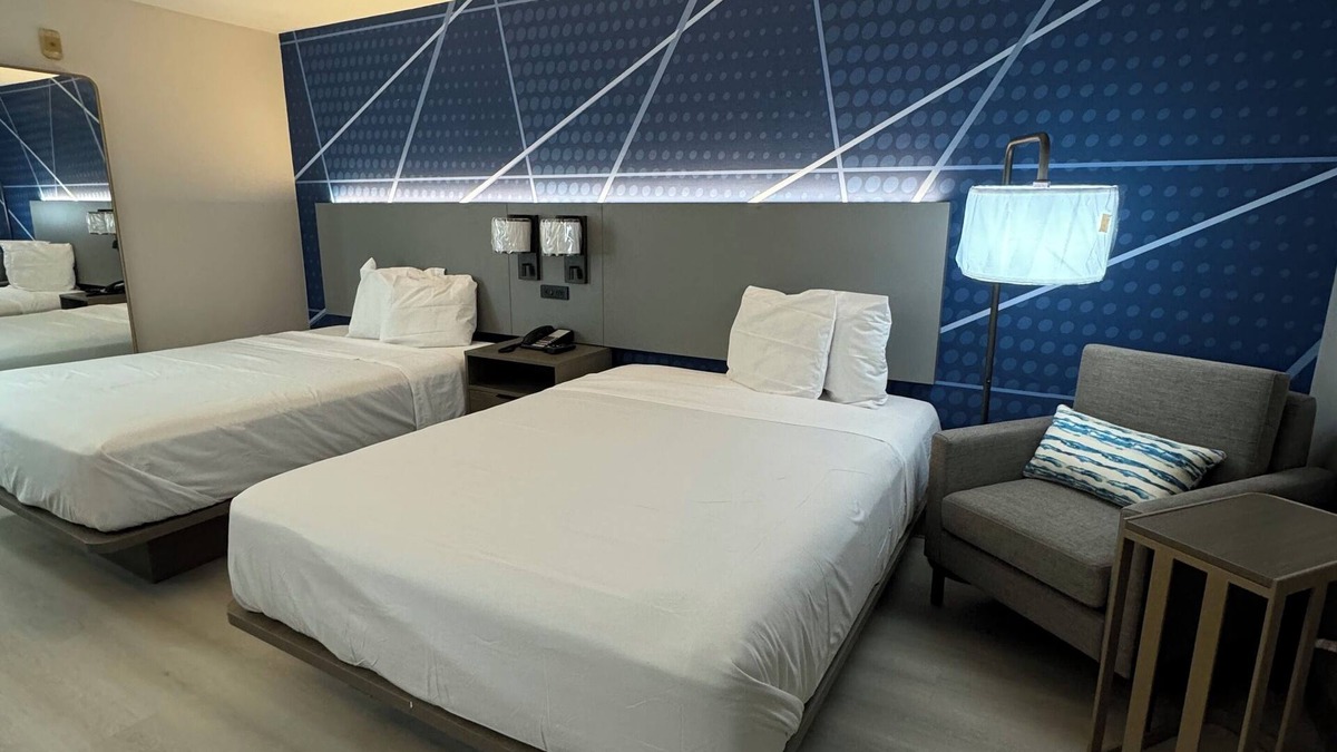 Hazel Crest Hotel | Brand New Modern Beautiful Room in Chicago, with WiFi, AC and TV.