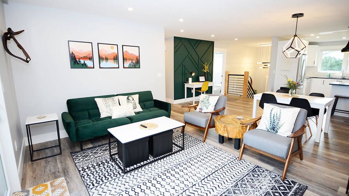 Pincher Creek House | BRAND NEW modern 2-bedroom, close to the mountains.