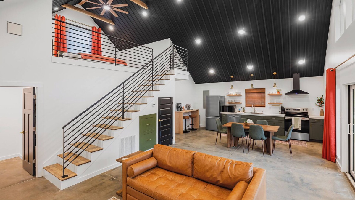 Waynesville House | BRAND NEW Mountain Barndominium Retreat/Sleeps 6/4 Miles to Main St