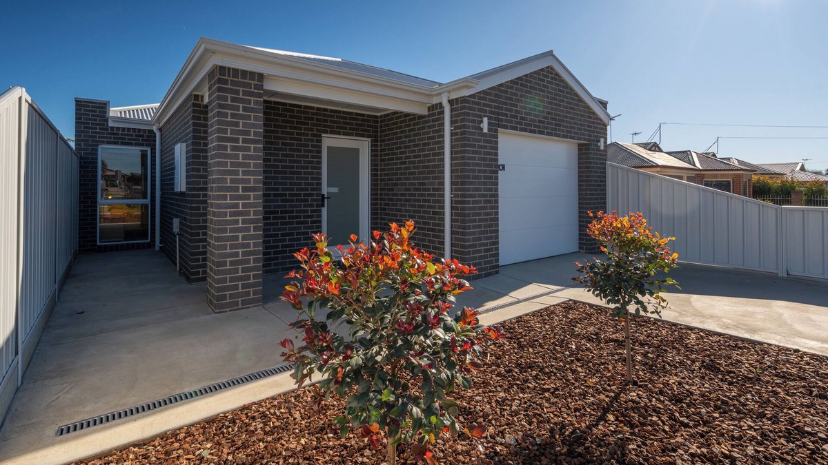 Mildura House | Brand New Ontario Townhouse next to Hospital Precinct and Mildura Golf Club
