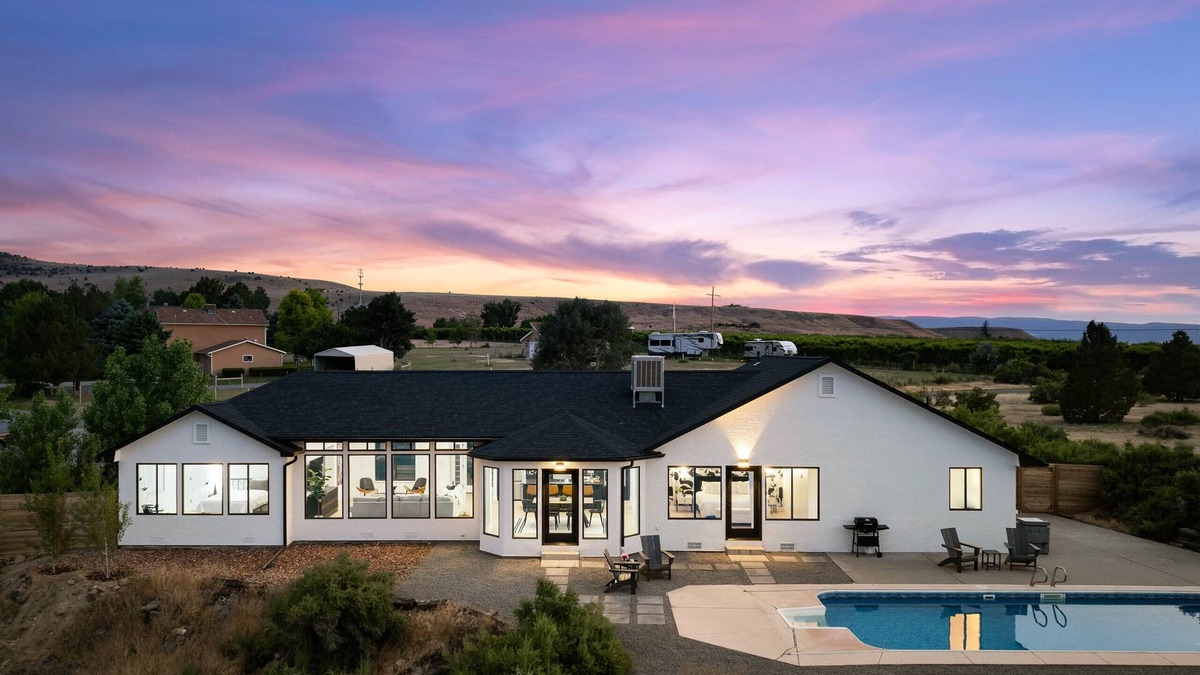 Palisade House | Brand New Palisade Listing - The Mesa ViewHouse!