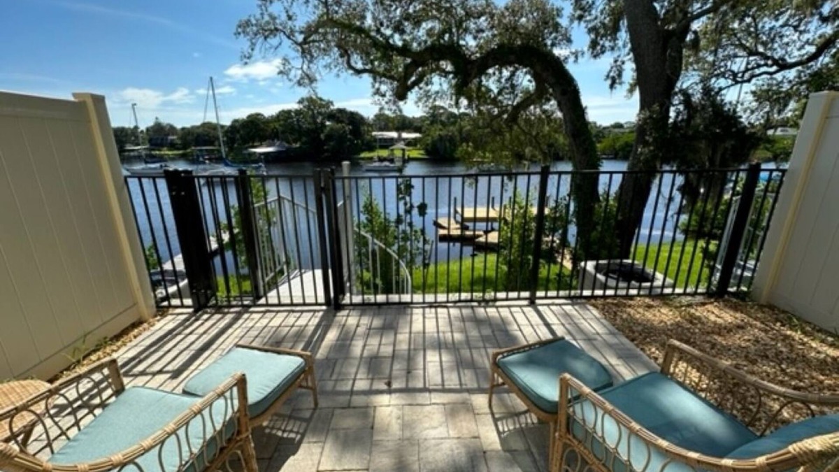 Tropic House | Brand new riverfront luxurious townhome with Interior designer finishes.