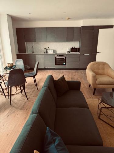Clapton Apartment | Brand New Spacious 3 Bed city Apartment with Terrace in Shoreditch