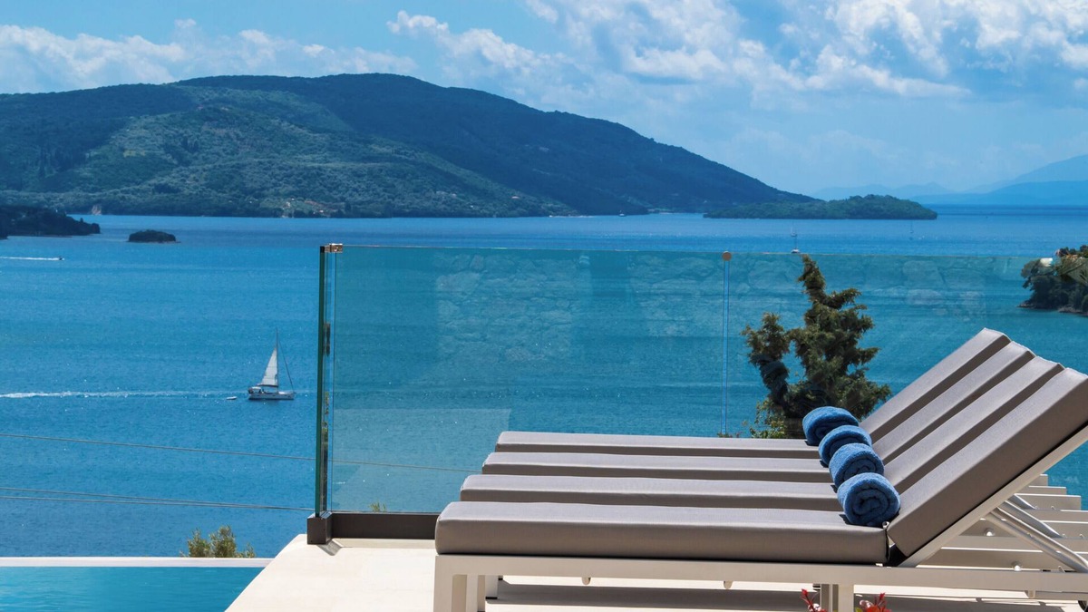 Perigiali Villa | Brand new Spacious 6 bedroom villa with stunning view, close to beach.