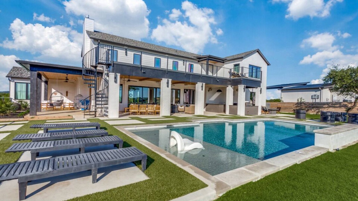 Graford House | Brand New! Stunning LARGE Lakehouse at Hell's Gate Basin and Possum Kingdom Lake