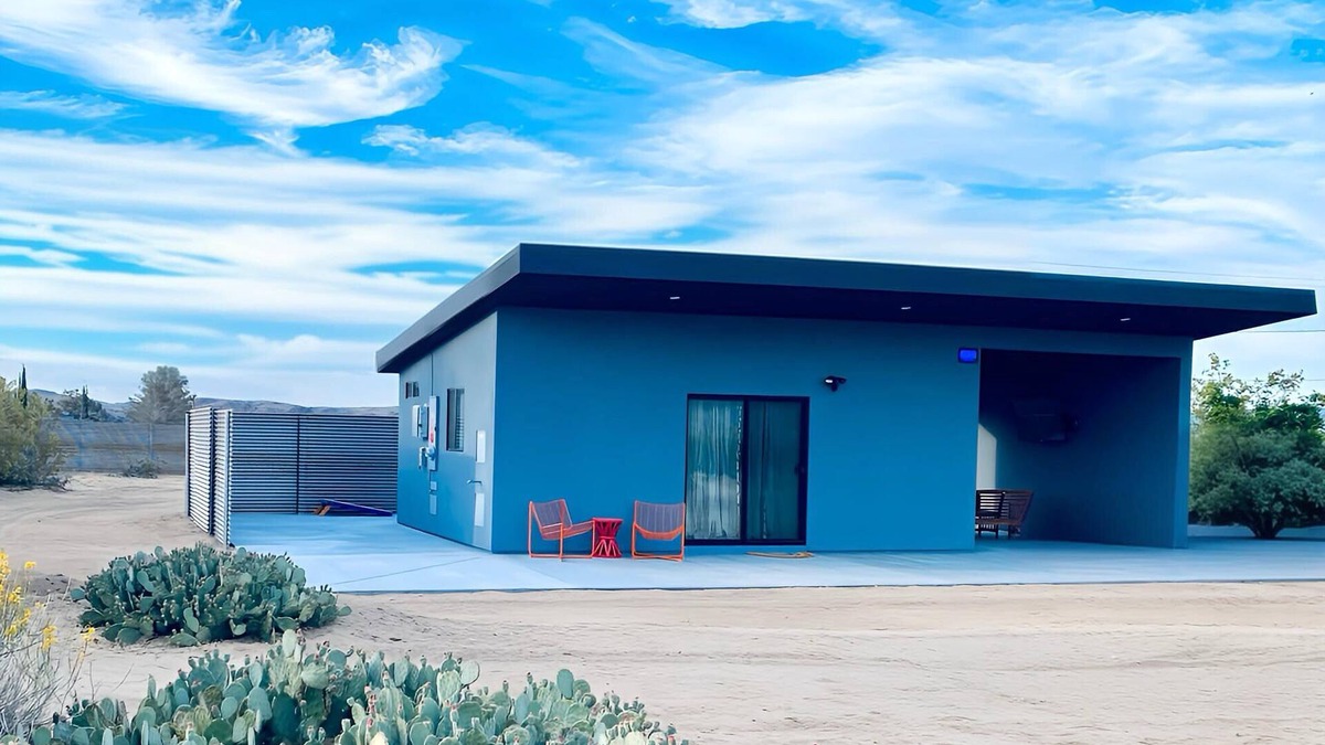 Joshua Tree Apartment | Brand New Tiny Home in Joshua Tree with Enchanting Mountain Views