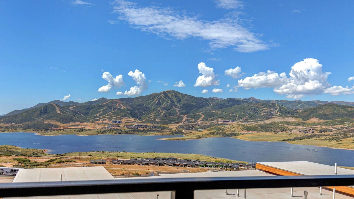 Hideout House | Brand-new townhome with views, shuffleboard - 12 mins to Park City & Deer Valley