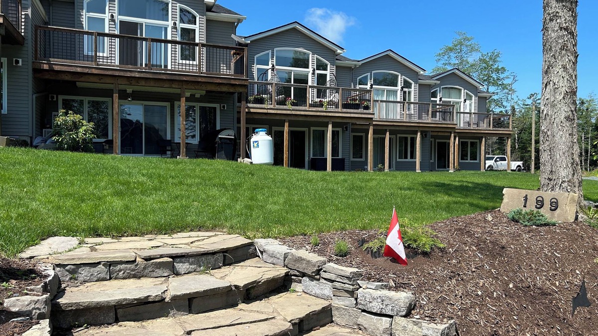 Shortts Lake House | Brand New Townhouse - Lake Access and Outdoor Kitchen