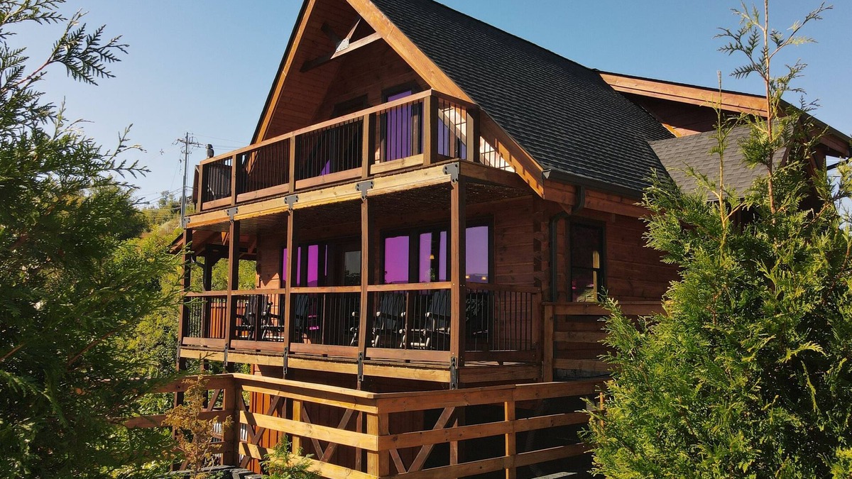 Chalet Village North Cabin | BRAND NEW! True Log Cabin! Mountain Views, Hot Tub, Game Room, 4bdr, sleeps 12.