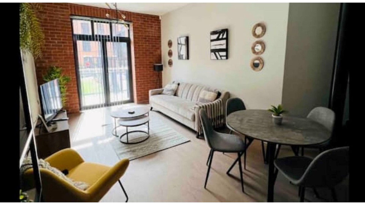 Loughborough Apartment | *Brand New*unique 2 bed apartment with pool & gym