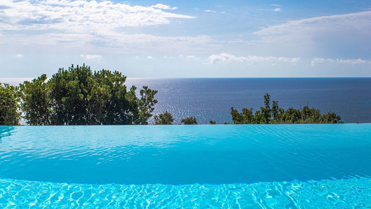 Tarcu House | Brand new Villa in front of the sea, swimmingpool