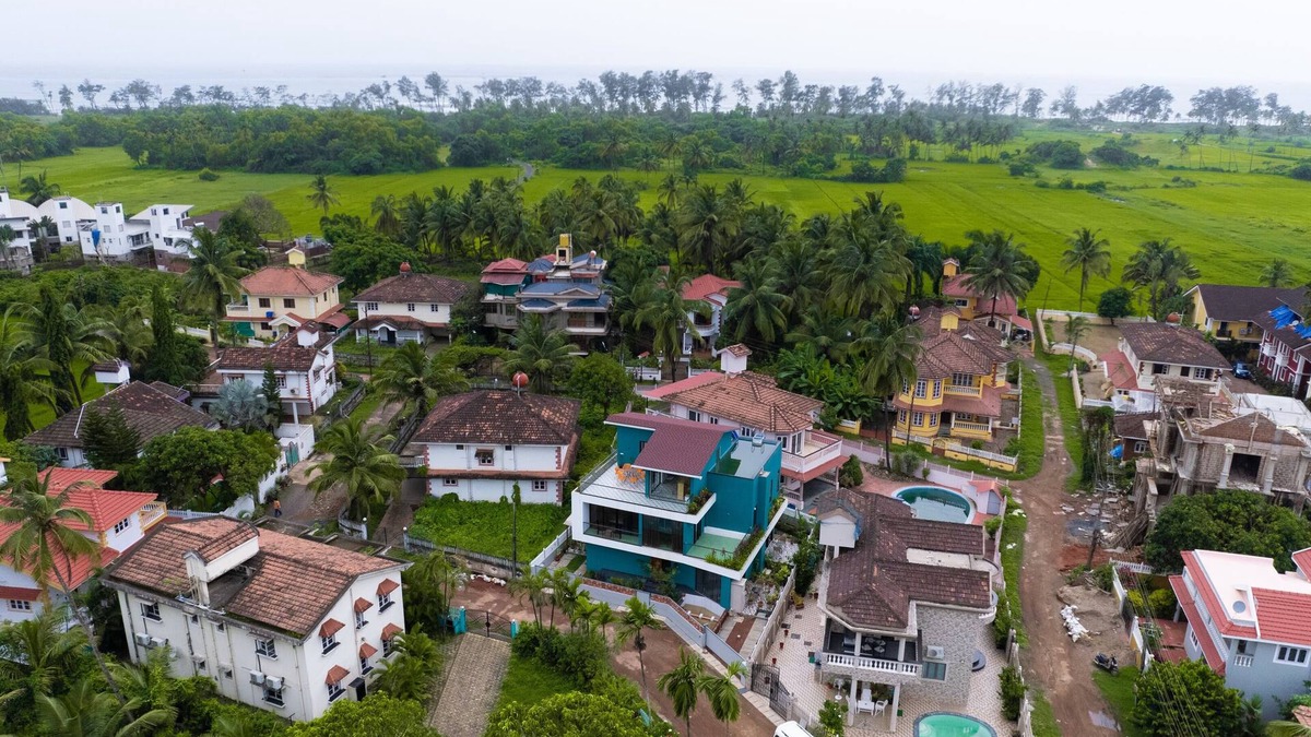 Fatona House | BRAND NEW VILLA LARGE POOL 5 STAR AMENITIES WALKING DISTANCE TO BEAUTIFUL BEACH