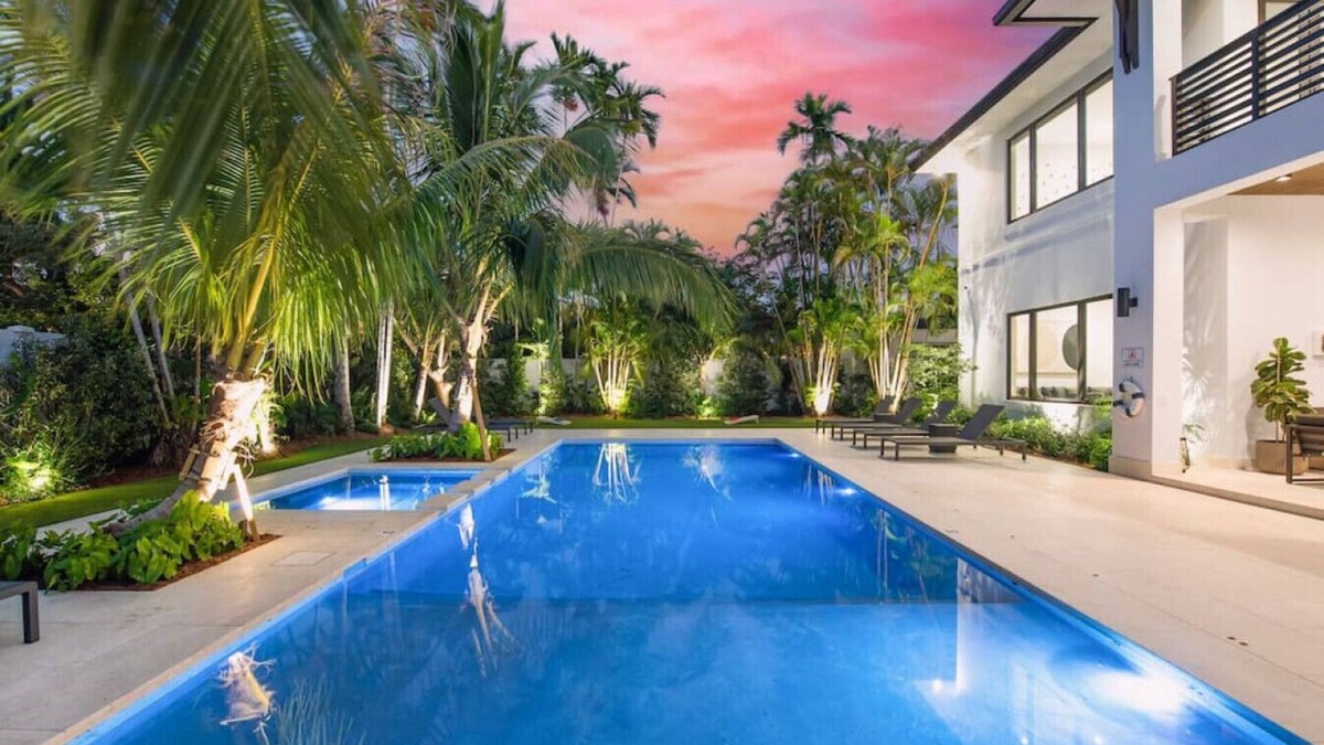 Country Club Section Villa | Brand new Villa with Pool/Jacuzzi/GameRoom