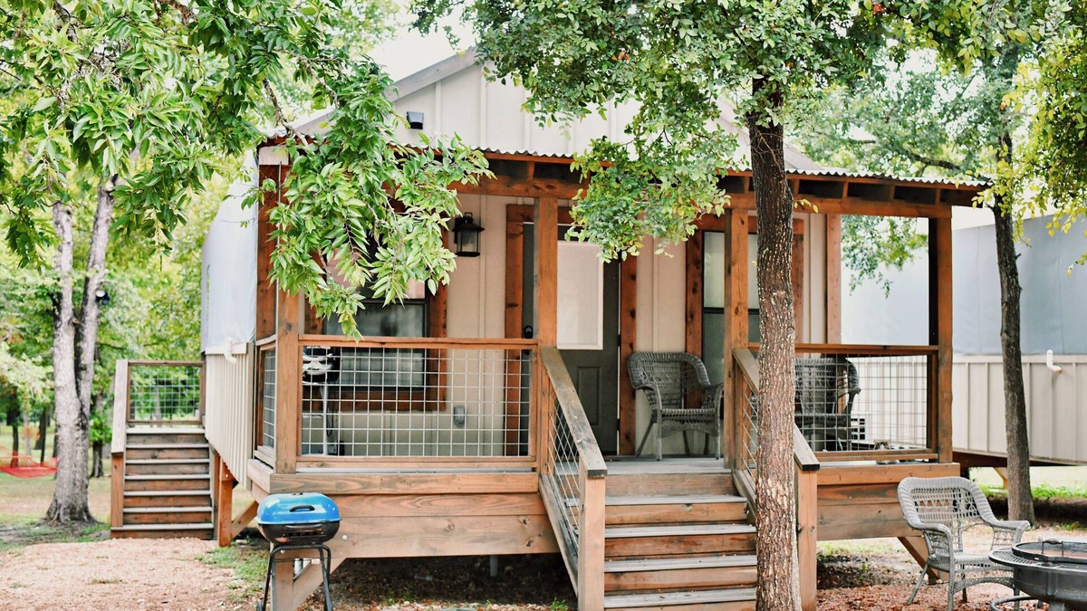 Seguin Cabin | Brand new waterfront Cabin with many amenities: Pool, hot tub & kayaking. - SG15