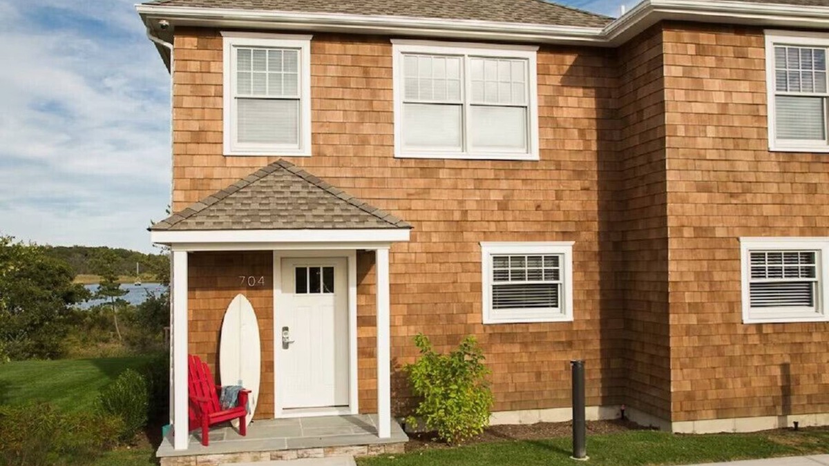 Culloden Shores House | Brand New Waterfront - Chic & Sophisticated unit #701