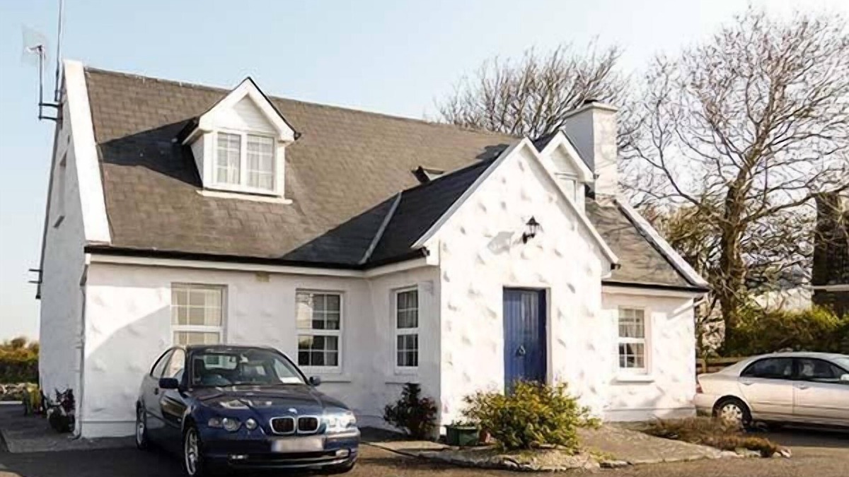 Kilcolgan Cottage | BRANDY HARBOUR COTTAGE in Ballinderreen, County Galway