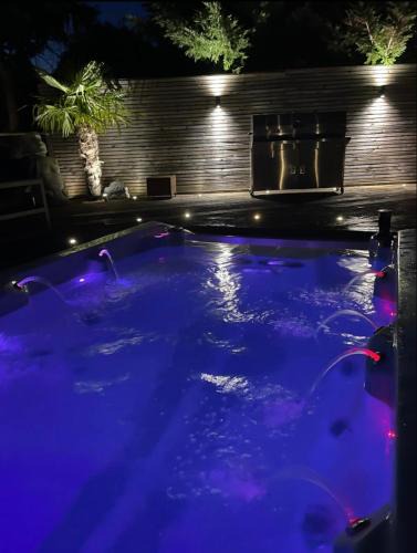 Worcester House | Branksome 4-House Sleeps 8 with Hot Tub & Parking