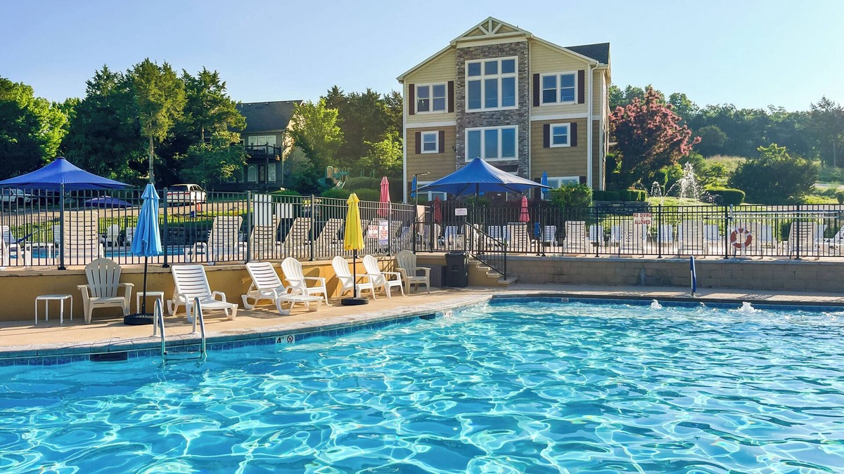 Hollister House | Branson Lodge | Resort Pool, Hot Tub & Family Fun