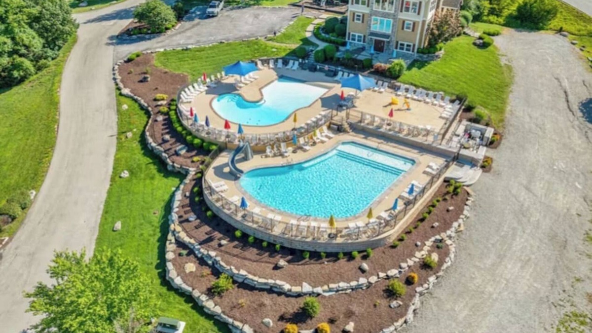 Hollister House | Branson Retreat Lodge – Hot Tub, Pools & Game Room