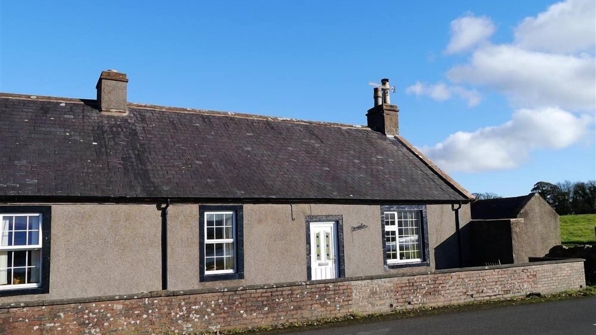 Kelton Cottage | Branta Cottage - a cottage that sleeps 4 guests in 2 bedrooms