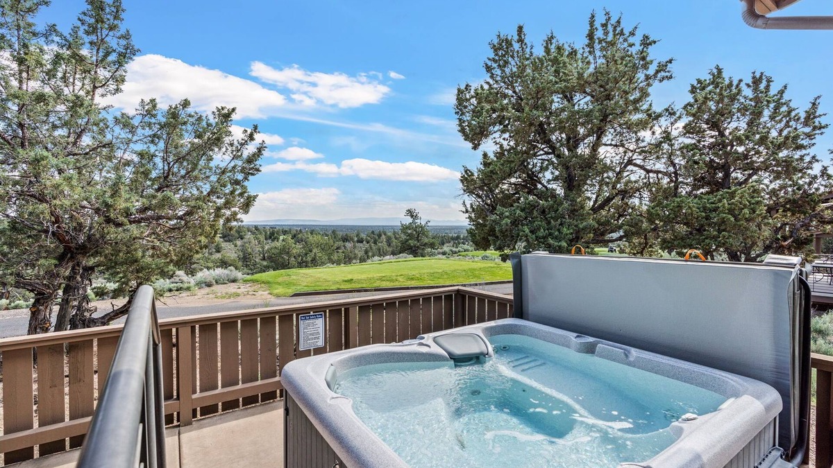 Powell Butte Cabin | Brasada Ranch | 2 King Suites | Beautiful Views