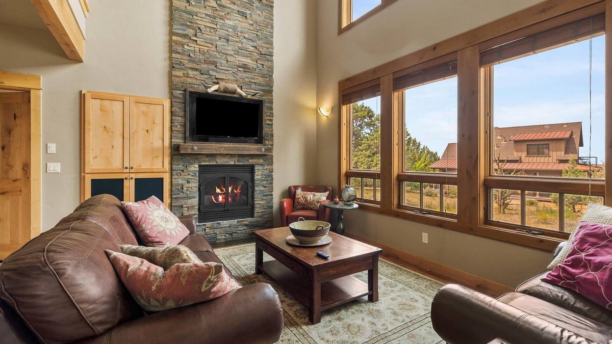 Powell Butte Cabin | Brasada Ranch Cabin, Queen Suite, Bunk Room, Private Decks, Patio, Resort Amenit