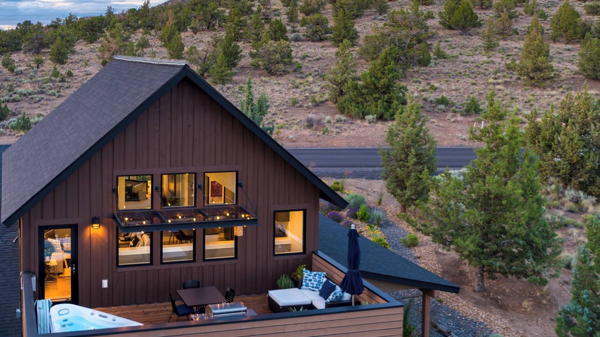 Powell Butte House | Brasada Ranch Retreat | Hot Tub + Views | Resort Access w/Pools | Hat Rock Loop