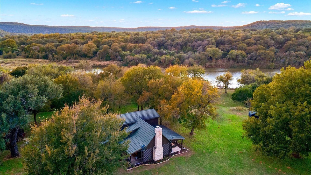 Graford Cabin | Brazos Riverfront Cabin - Near PK Lake & Rocker B Ranch!