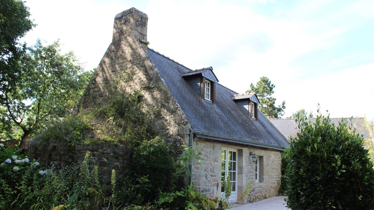 Plouhinec House | Bread oven on private property.